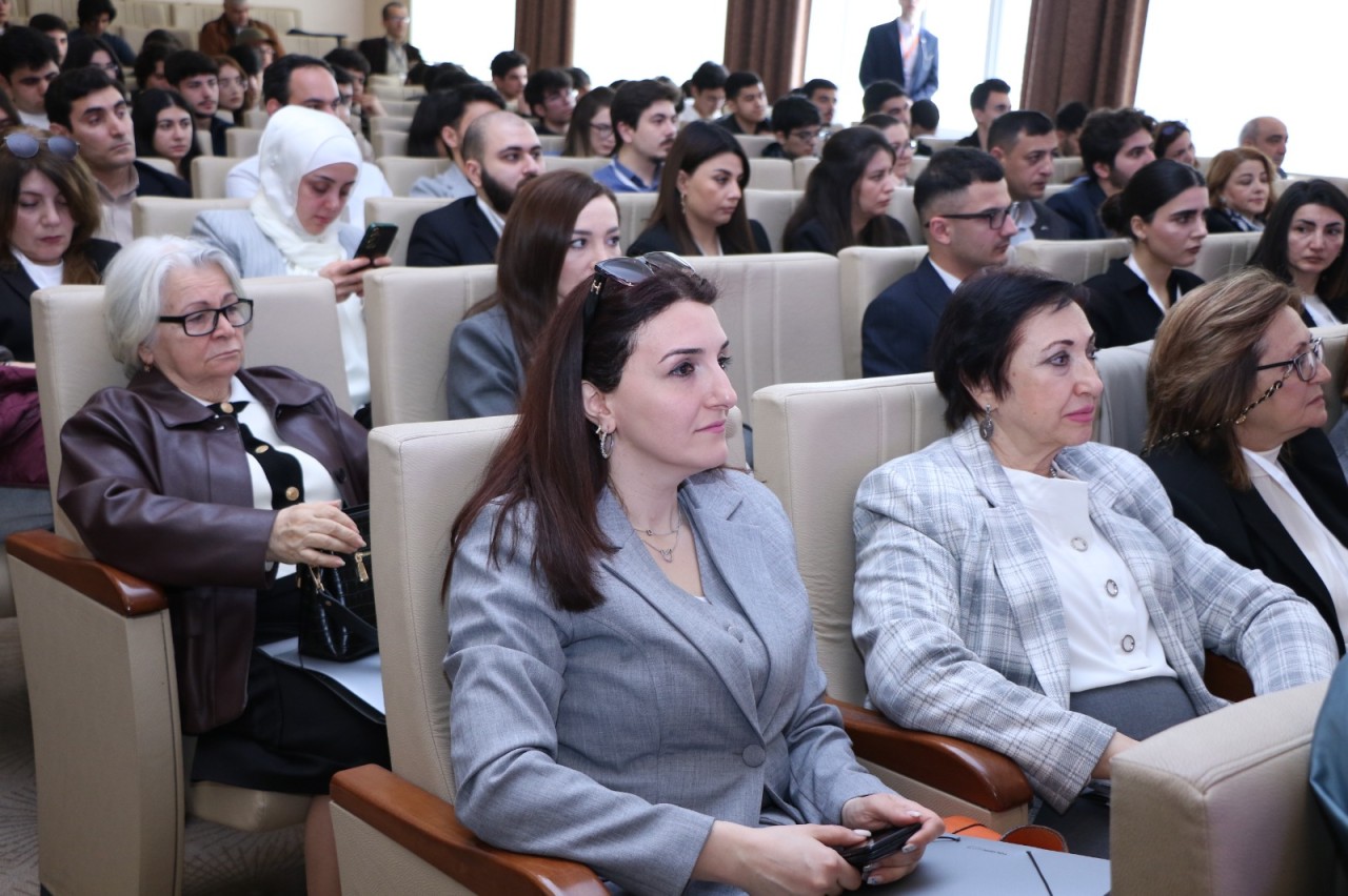 AzMİU-da beynəlxalq konfrans öz işinə başlayıb - FOTOLAR